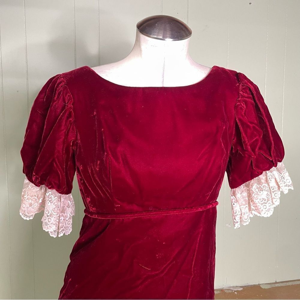 Vintage Velvet Victorian Red Crush Dress White Lace 1960’s Rare Red Dress - Picture 3 of 11